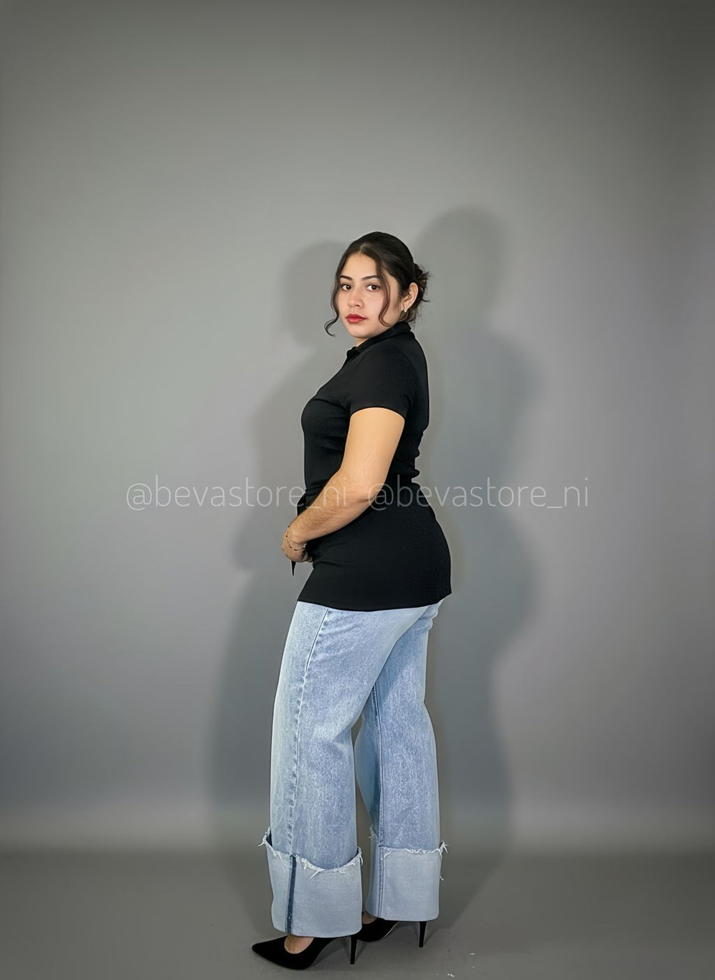 Blusa manga corta con botones y cinturón