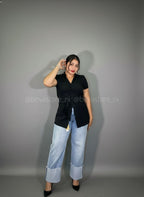 Blusa manga corta con botones y cinturón