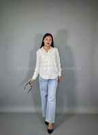 Camisa manga larga con cuello y estampado geométrico