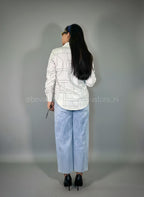 Camisa manga larga con cuello y estampado geométrico