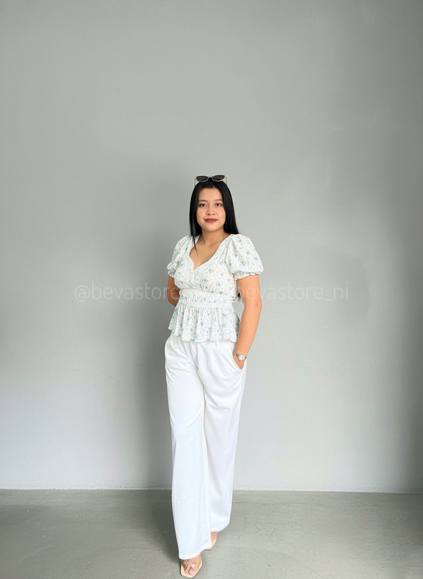 Looks de top floral de cuello en V