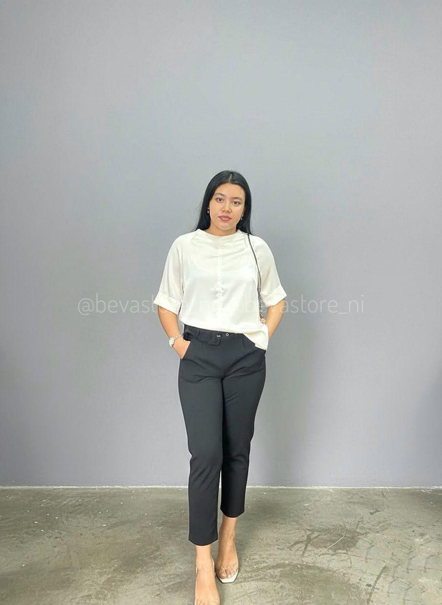 Looks blusa satinada blanca