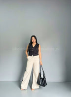 Look pantalón recto negro y crema