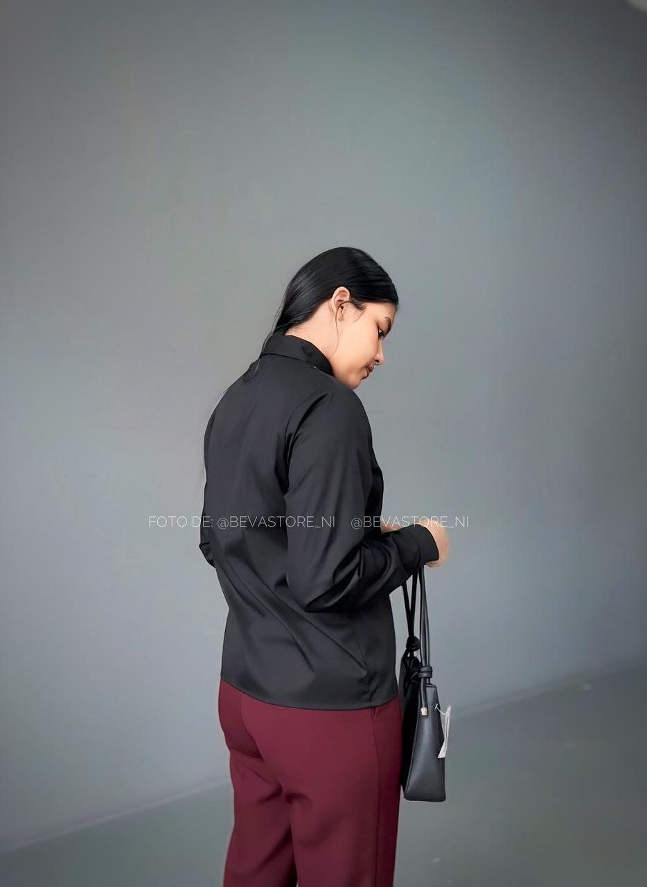 Camisa manga larga con rosa 3D