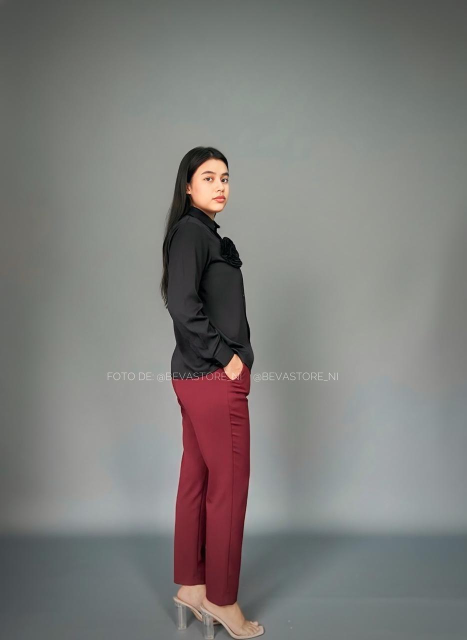 Camisa manga larga con rosa 3D