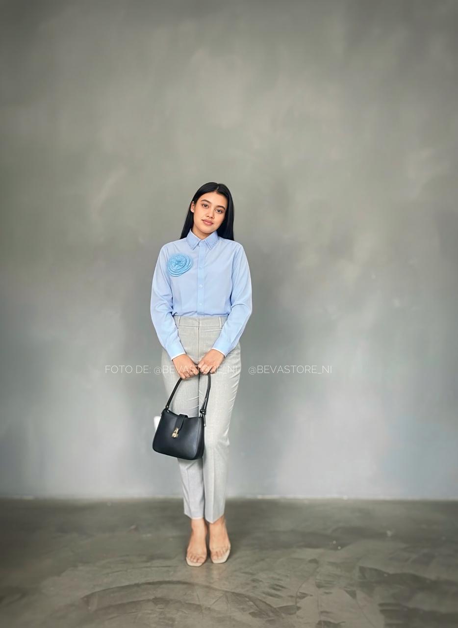 Camisa manga larga con rosa 3D