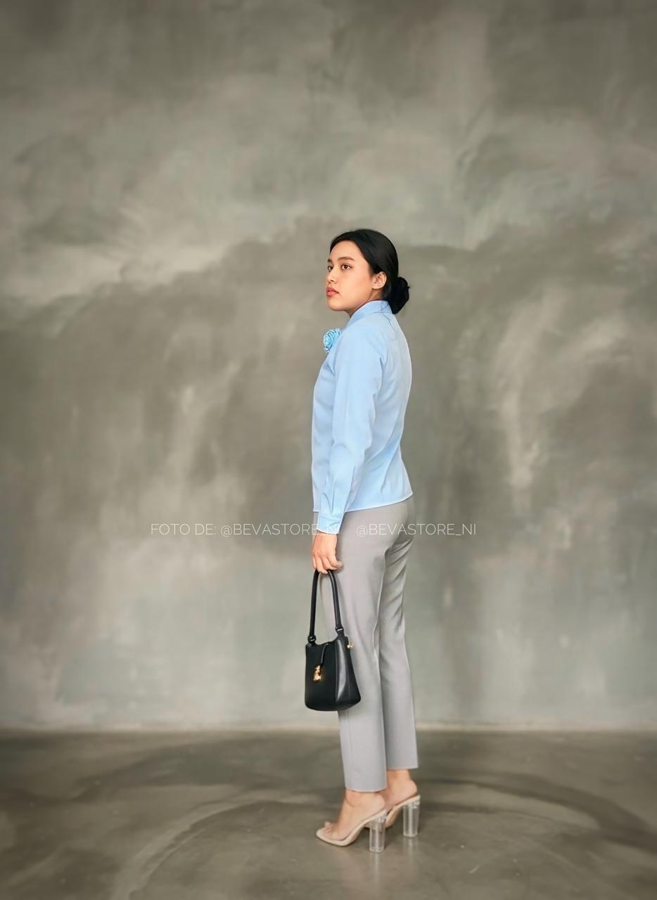 Camisa manga larga con rosa 3D