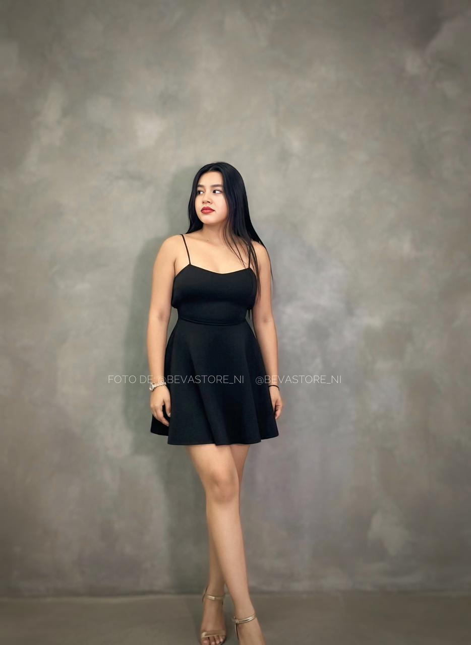 Vestido corto negro espalda abierta