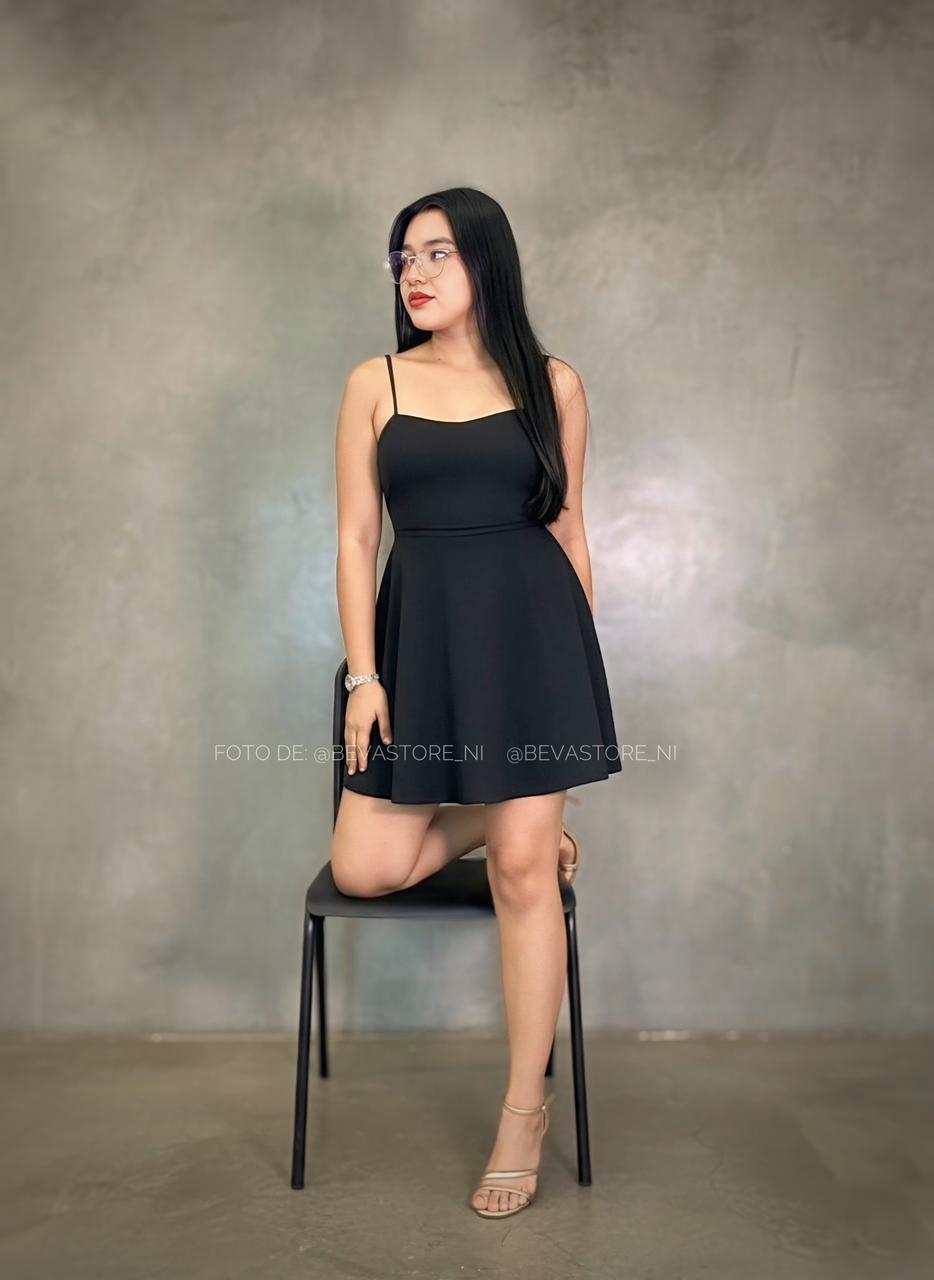 Vestido corto negro espalda abierta