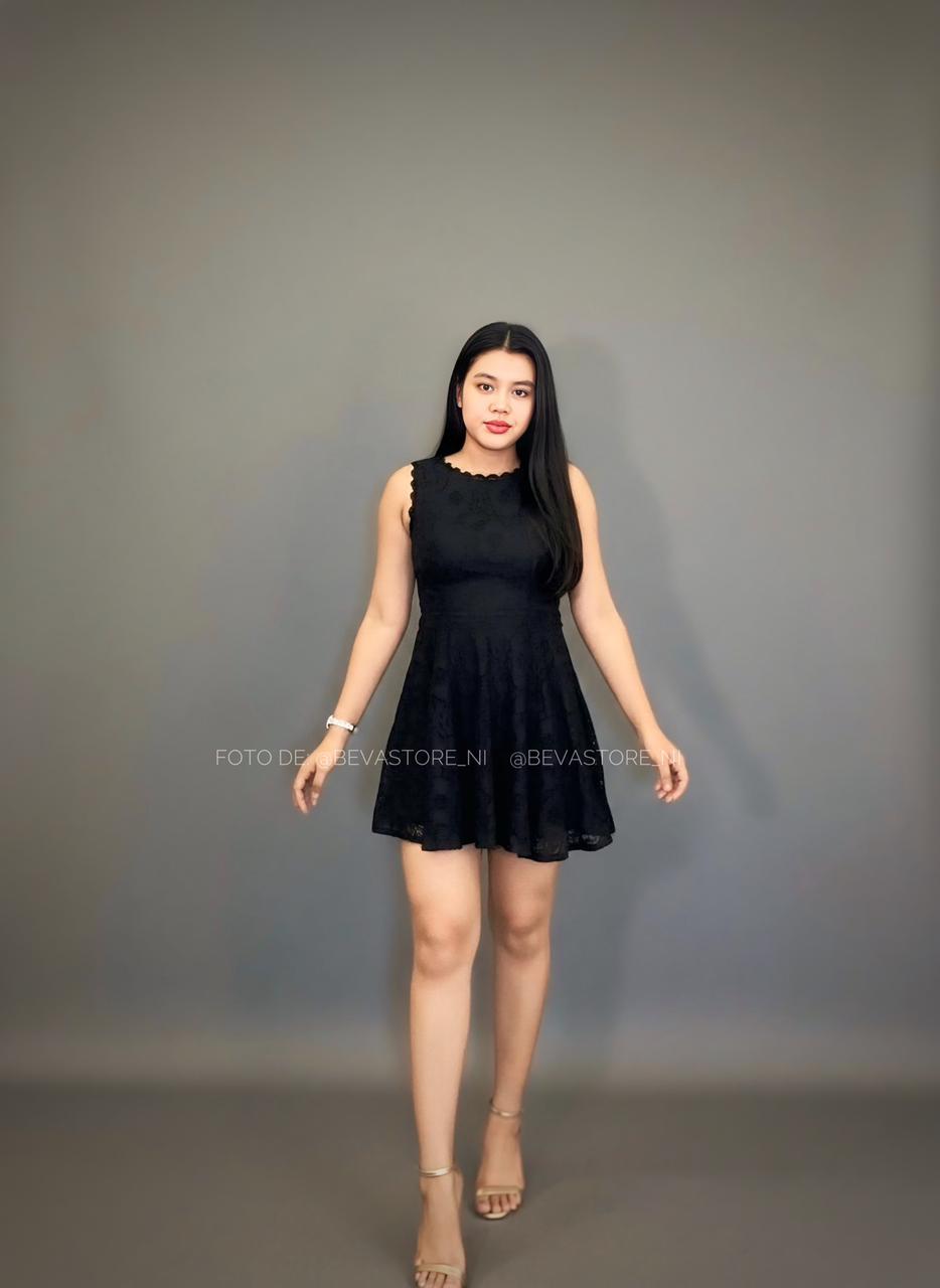 Vestido corto calado