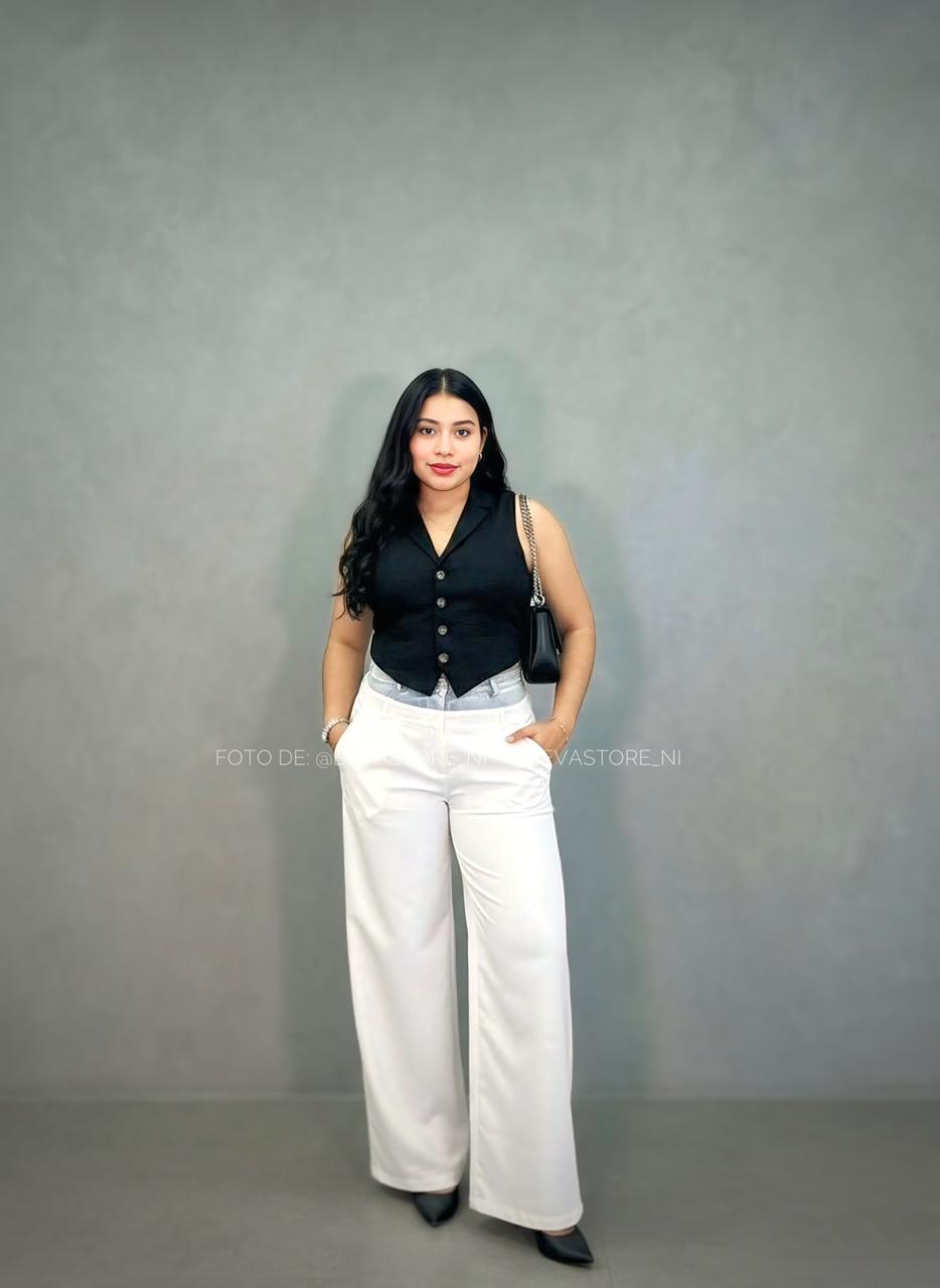 Looks pantalón wide leg color ivory con jeans