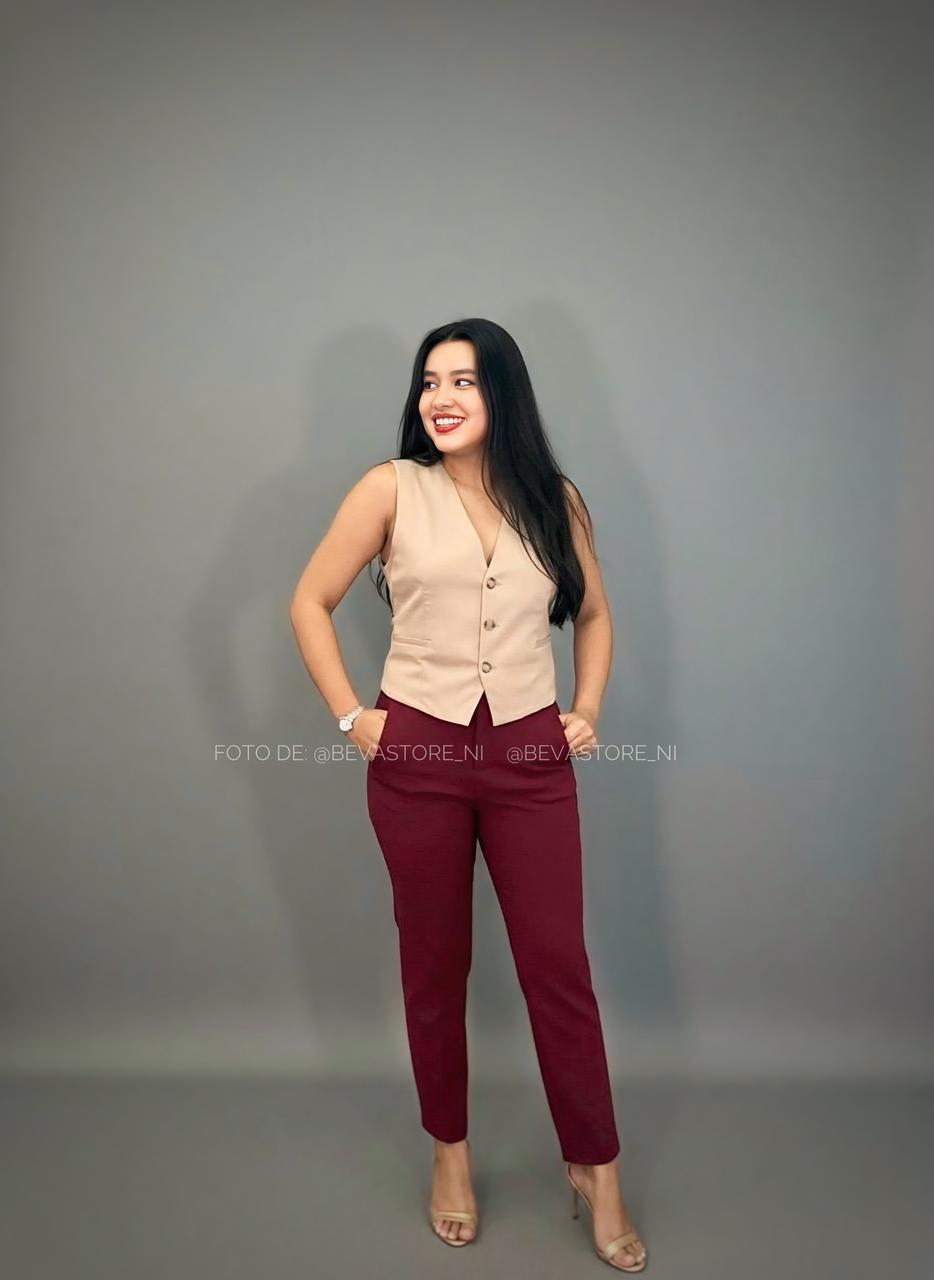 Looks pantalón de pinzas rojo vino