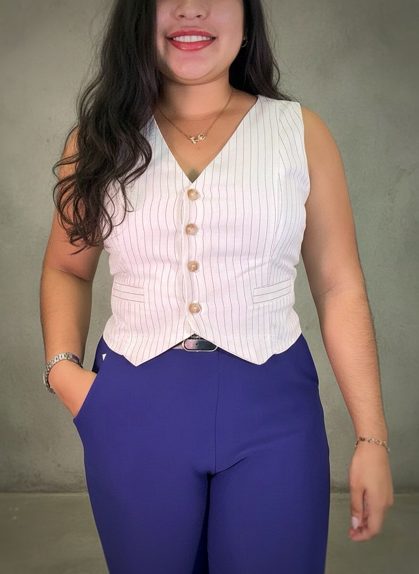 Chaleco rayado con lazo en la espalda