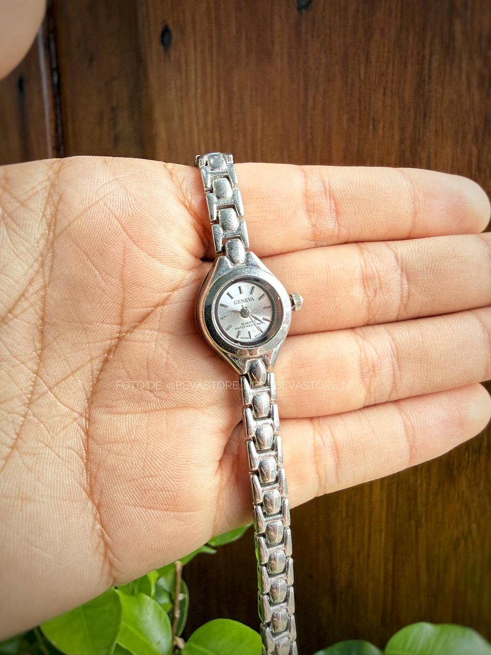 Reloj minimalista circular