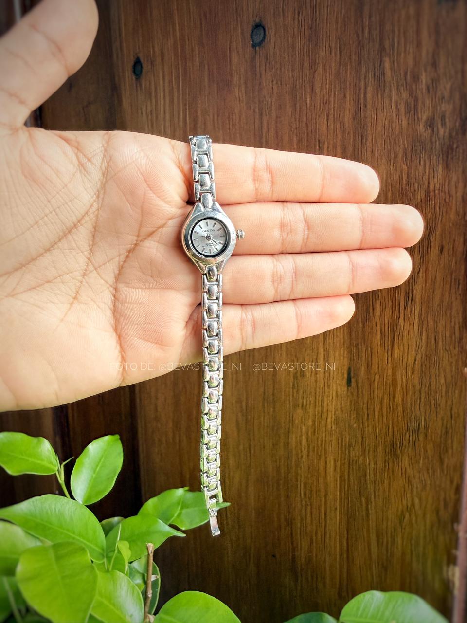 Reloj minimalista circular