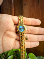 Reloj circular con dije