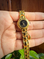 Reloj circular con dije