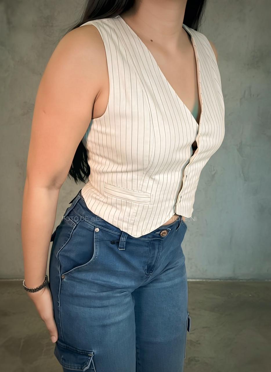 Chaleco rayado con lazo en la espalda