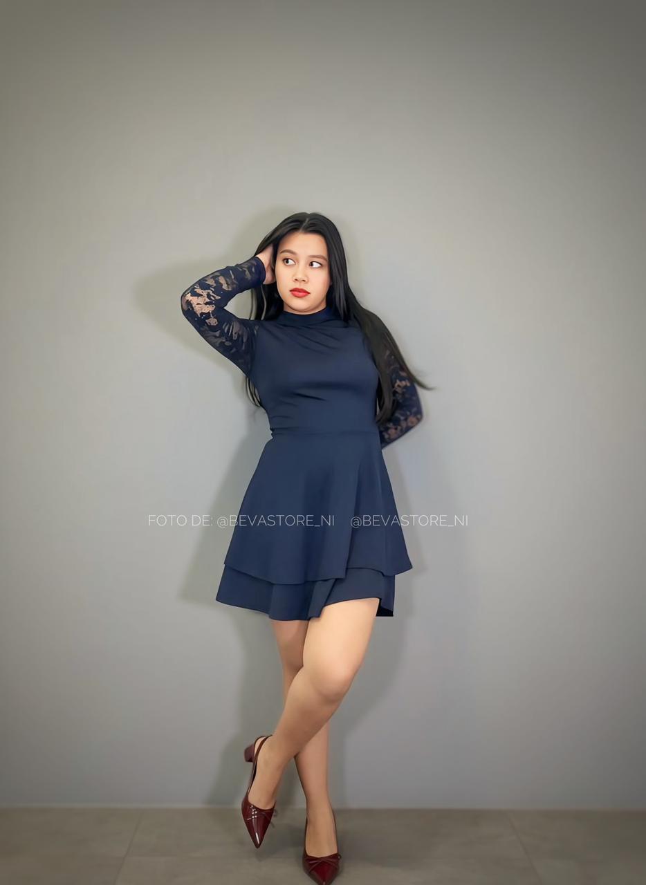 Vestido corto azul manga calada