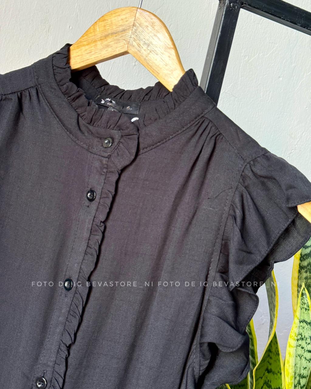 Blusa abotonada con volantes
