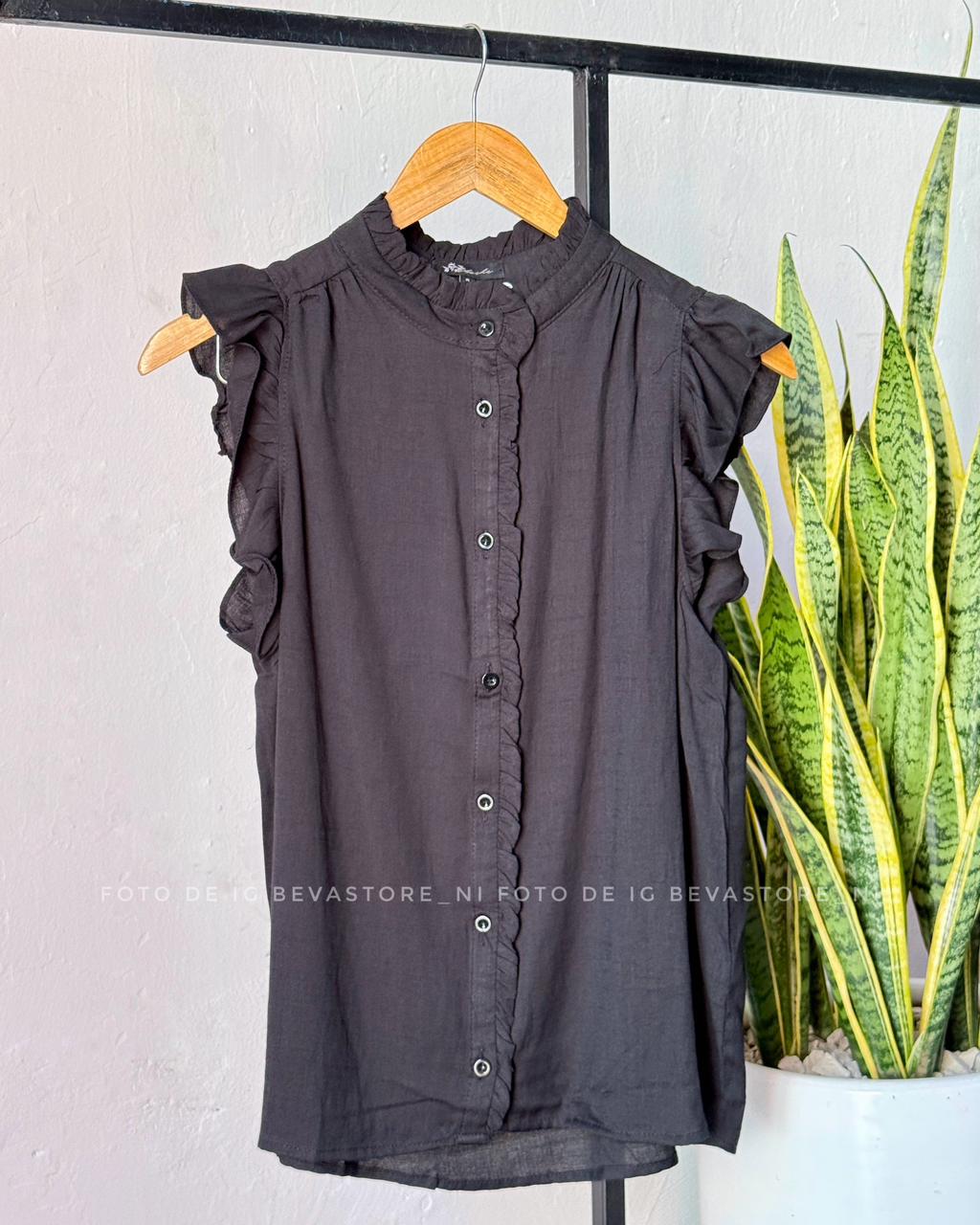 Blusa abotonada con volantes