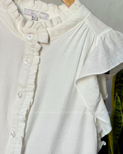 Blusa abotonada con volantes