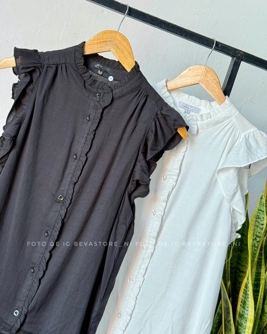 Blusa abotonada con volantes