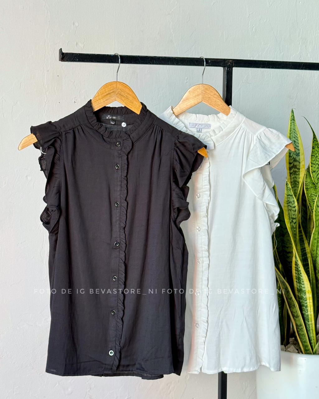 Blusa abotonada con volantes