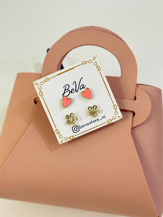 Aretes de corazón y flor dorados