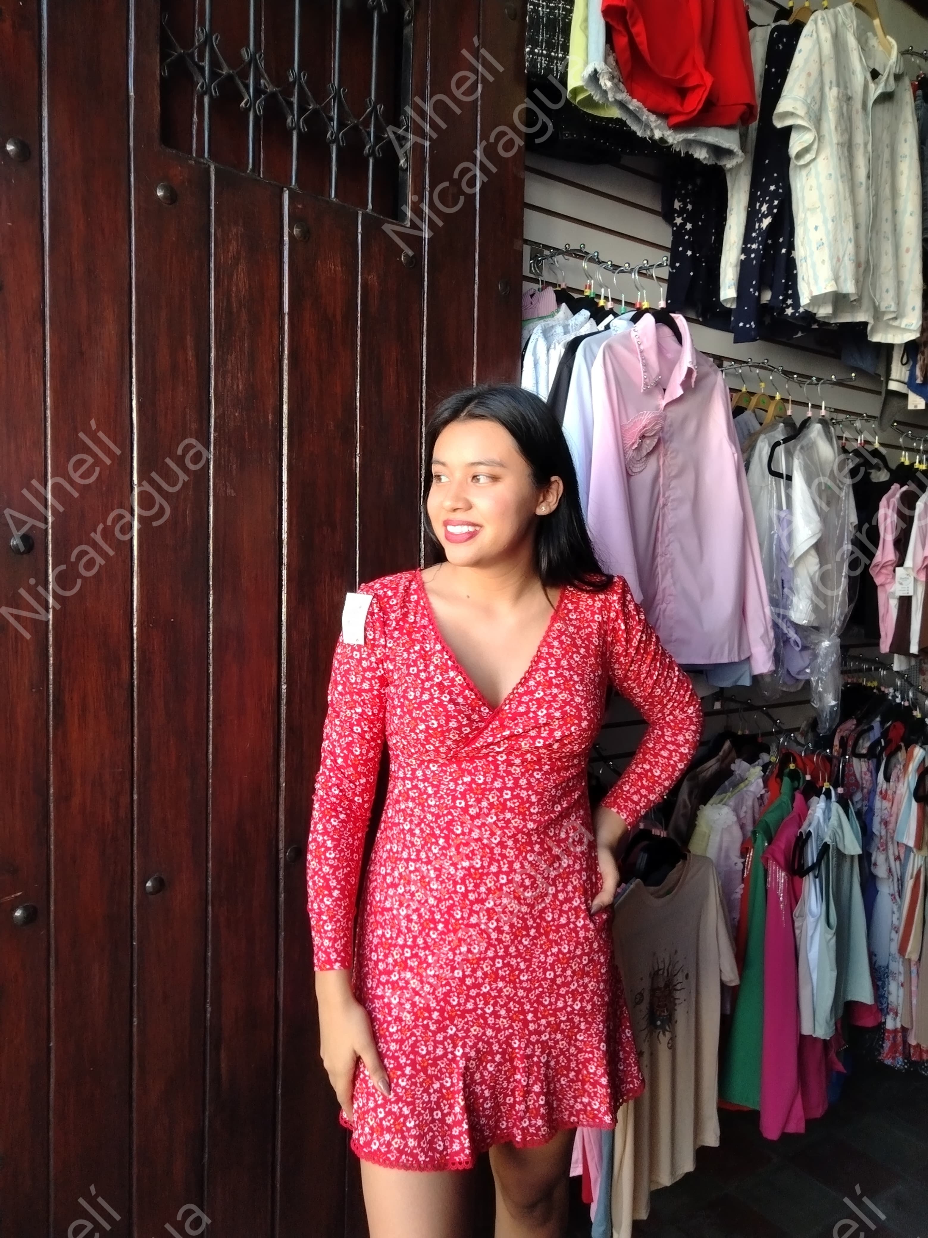 Vestido rojo manga larga.