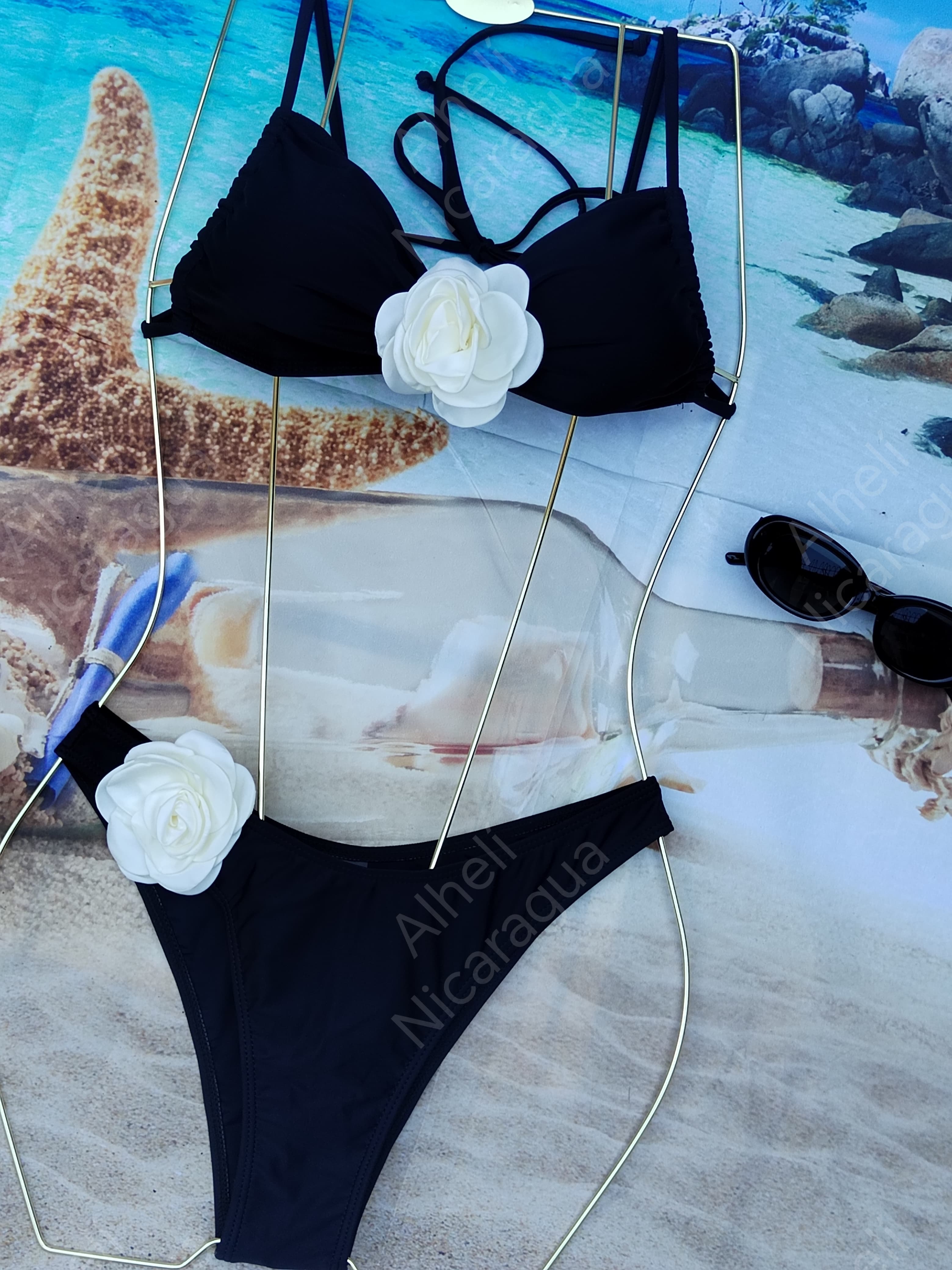 Traje de baño de dos rosas