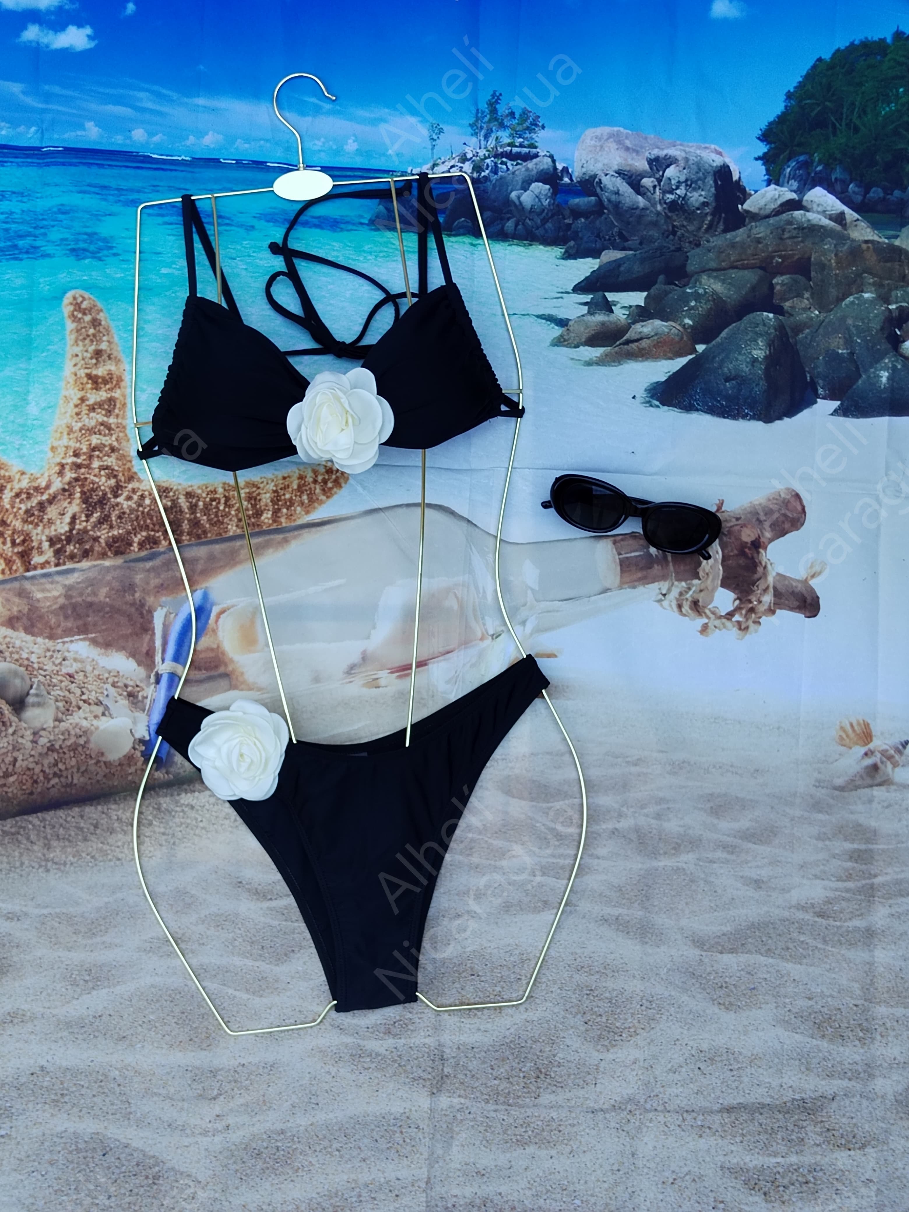 Traje de baño de dos rosas