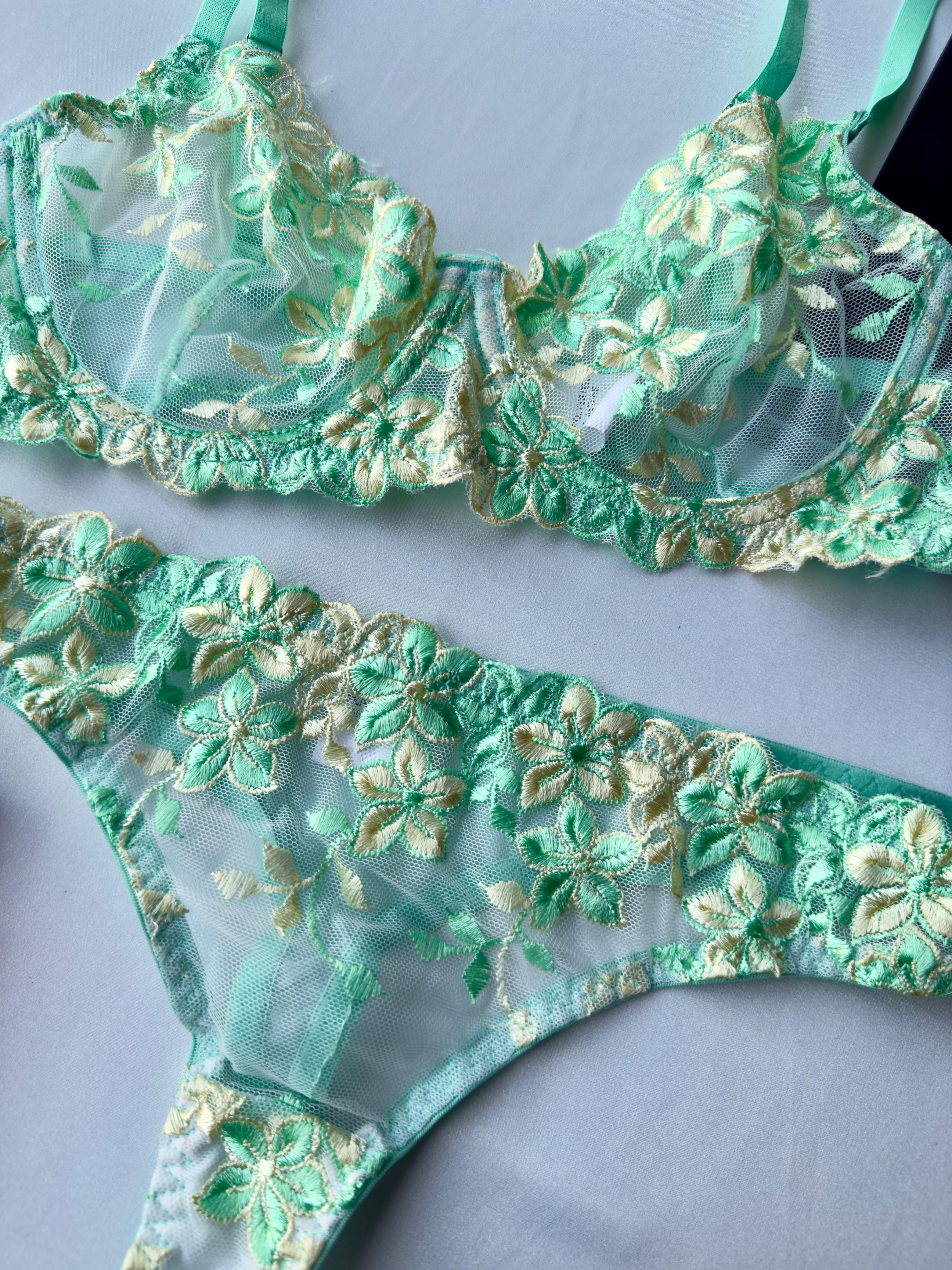 Lencería con bordado floral romántica 2 piezas