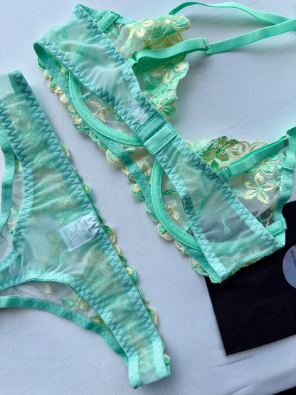 Lencería con bordado floral romántica 2 piezas