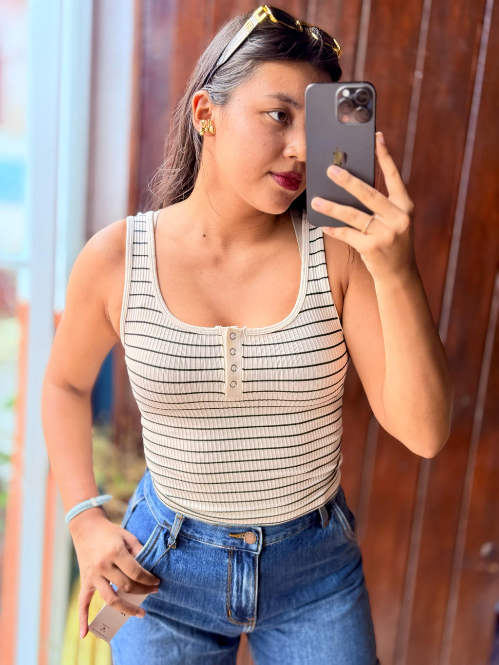 Crop top de rayas sin mangas con ojal