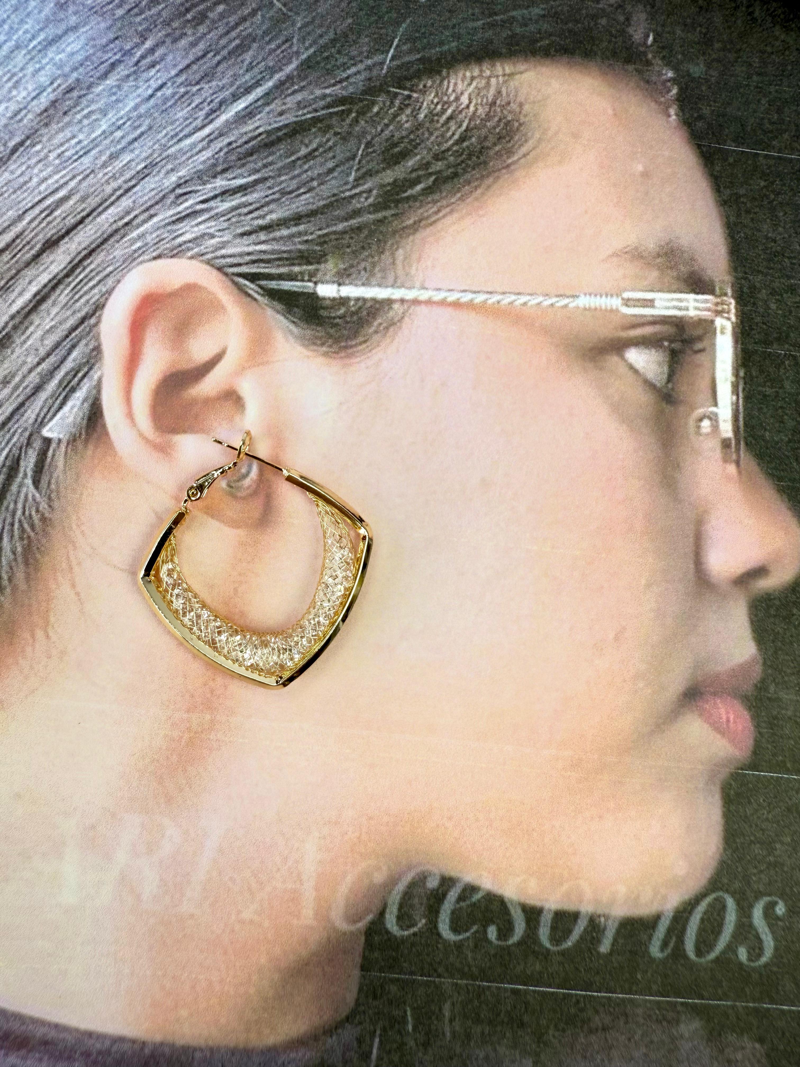 Aretes Dorados Cuadrados de Malla