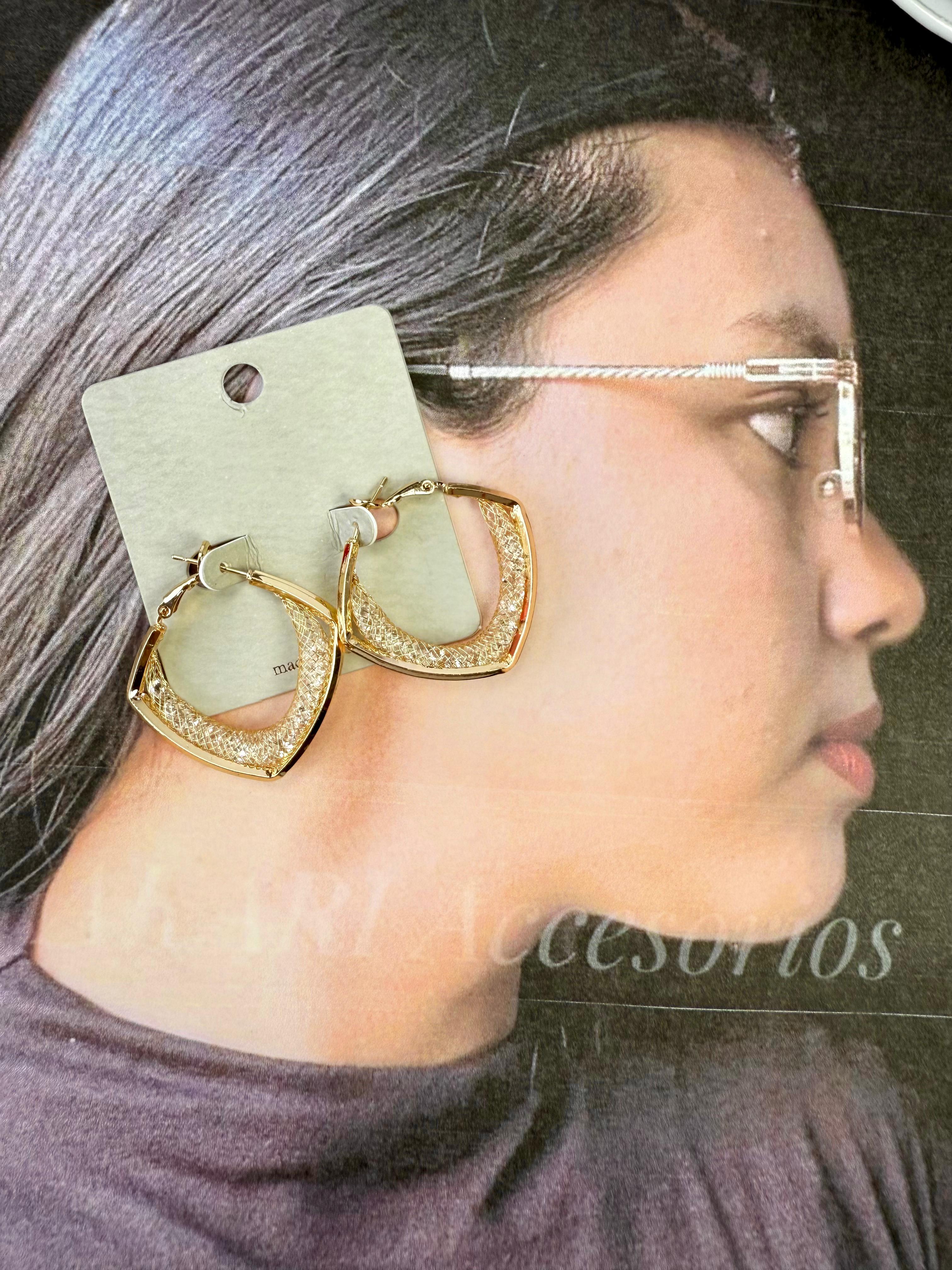 Aretes Dorados Cuadrados de Malla