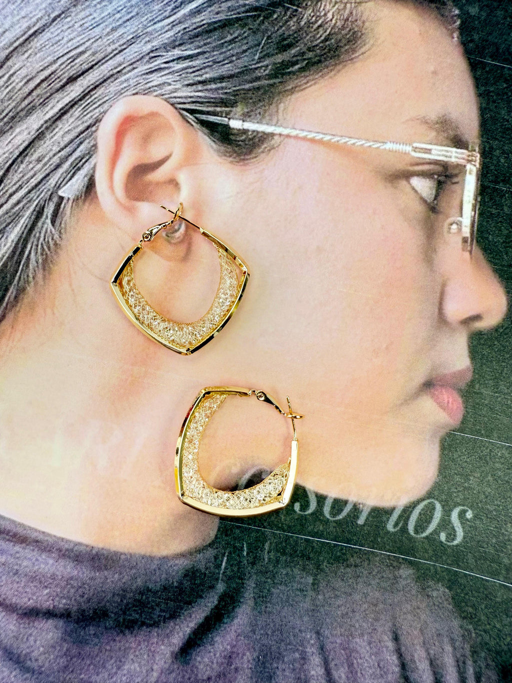 Aretes Dorados Cuadrados de Malla
