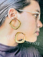 Aretes Dorados Cuadrados de Malla