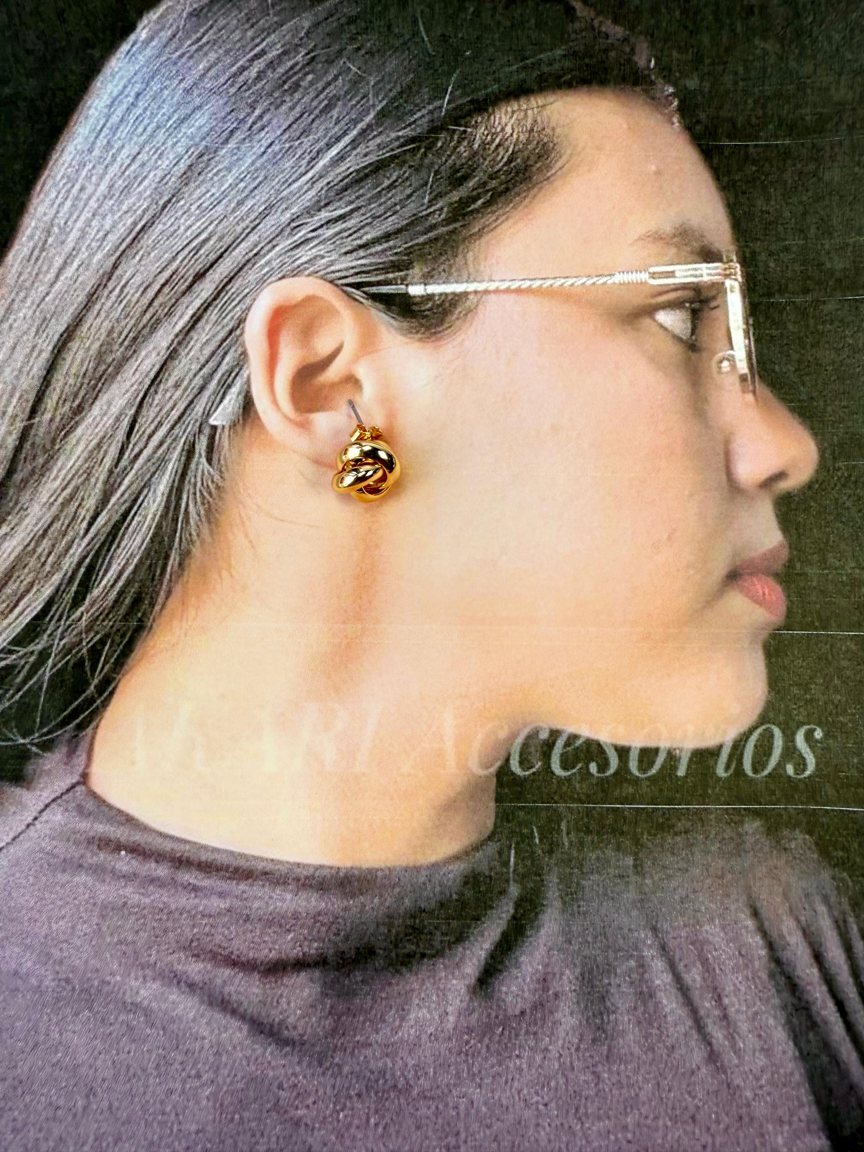 Aretes con nudo metálico