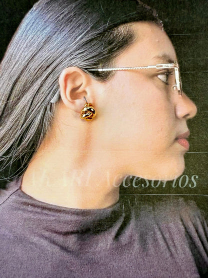 Aretes con nudo metálico