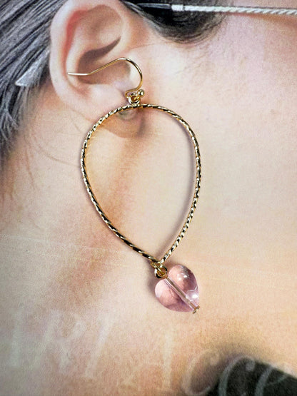 Aretes dorados con colgante de corazón
