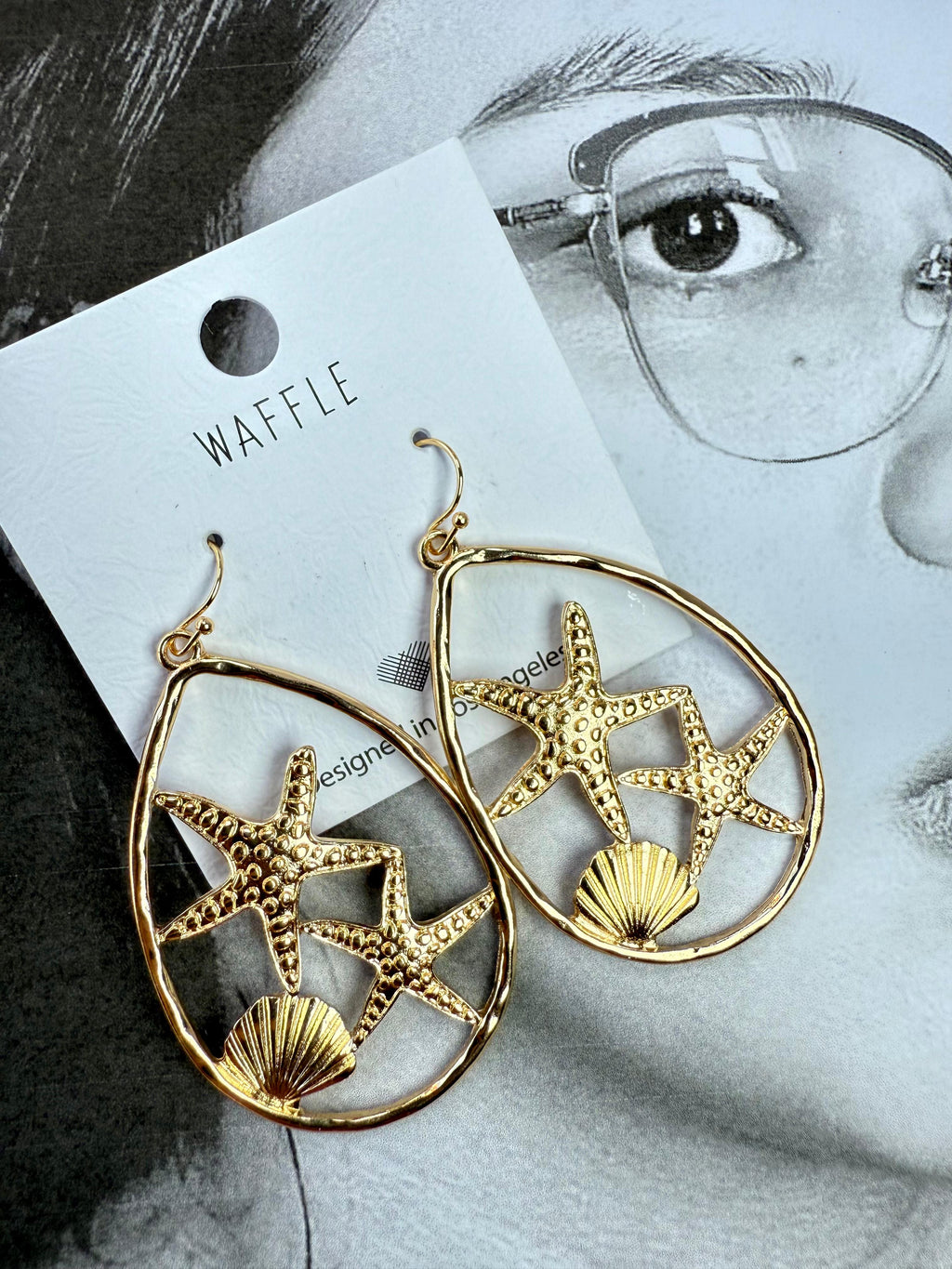 Aretes dorados estrellas de mar y concha