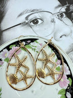 Aretes dorados estrellas de mar y concha