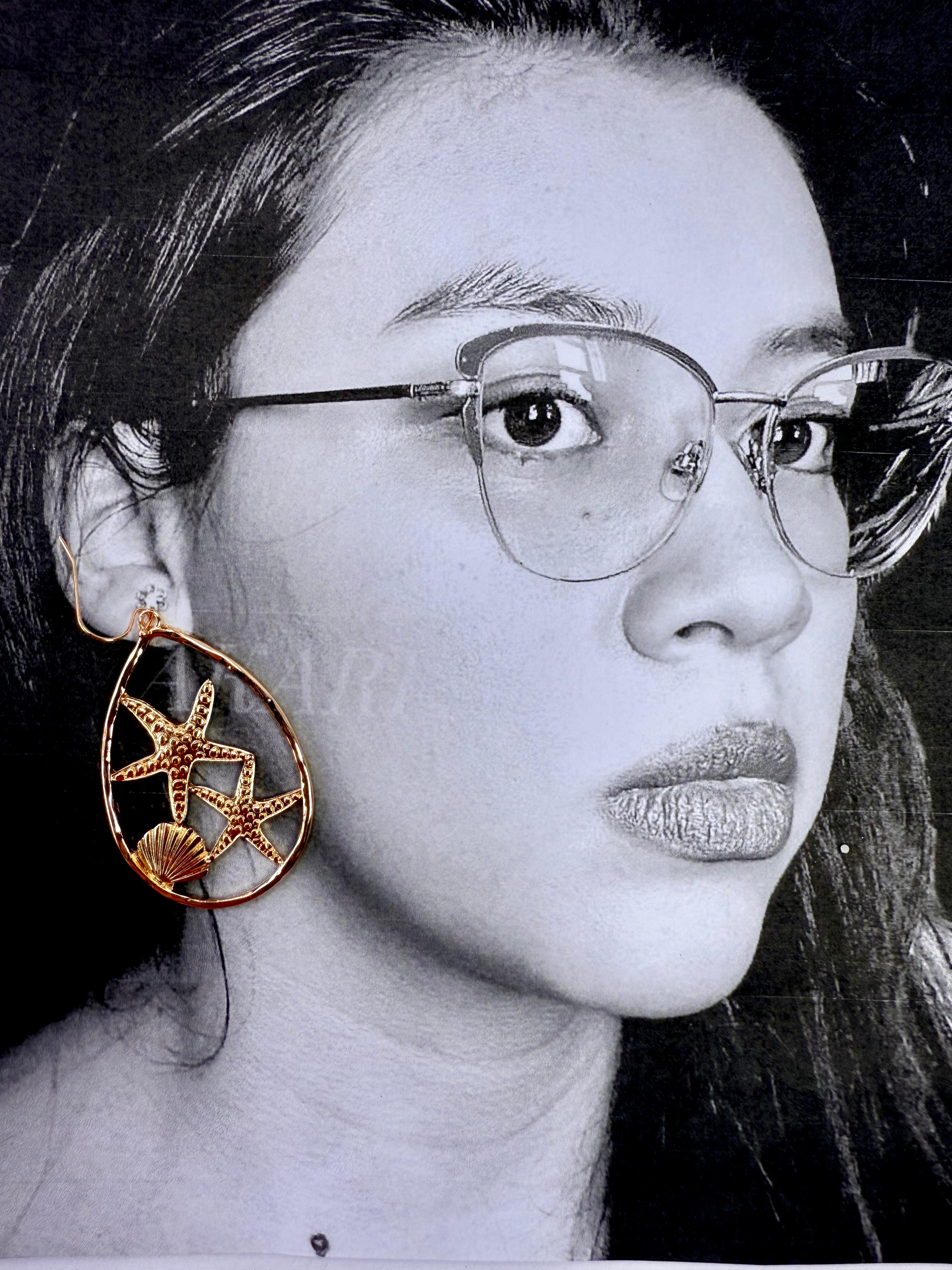 Aretes dorados estrellas de mar y concha