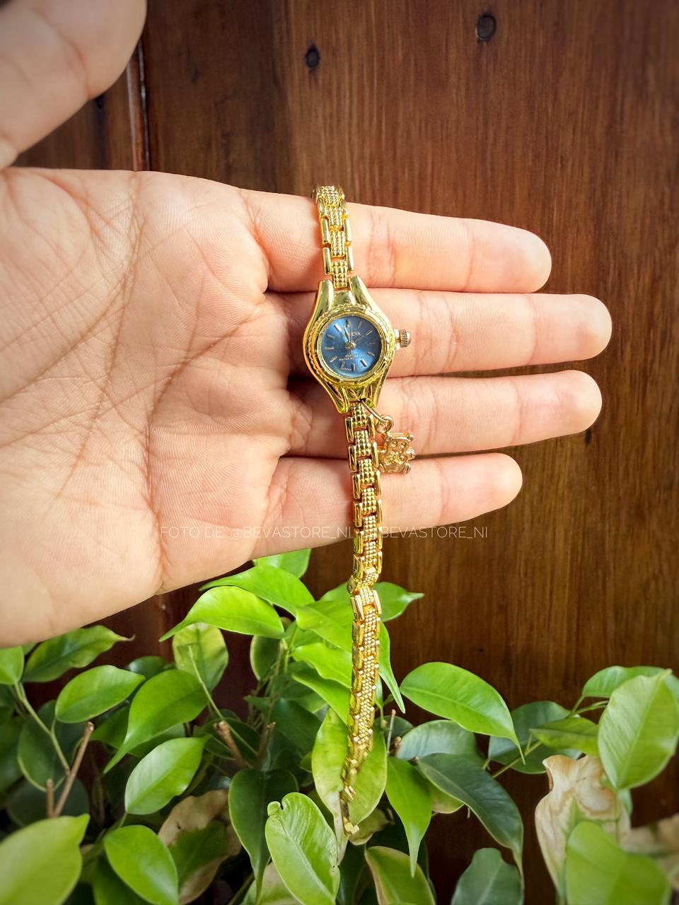 Reloj Dorado Correa de Eslabones Con Dije