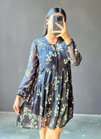 Vestido negro floreado