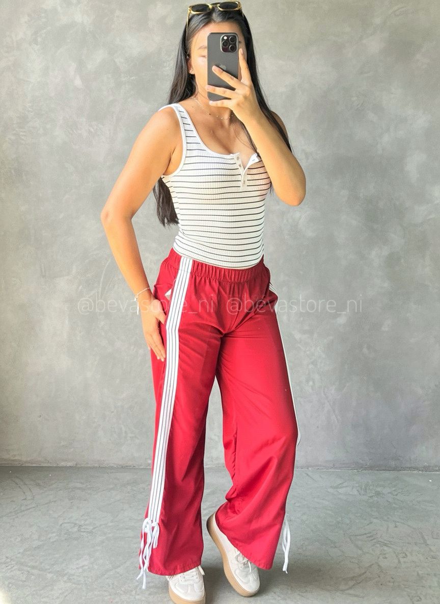 Pantalón rojo casual de rayas con lazo