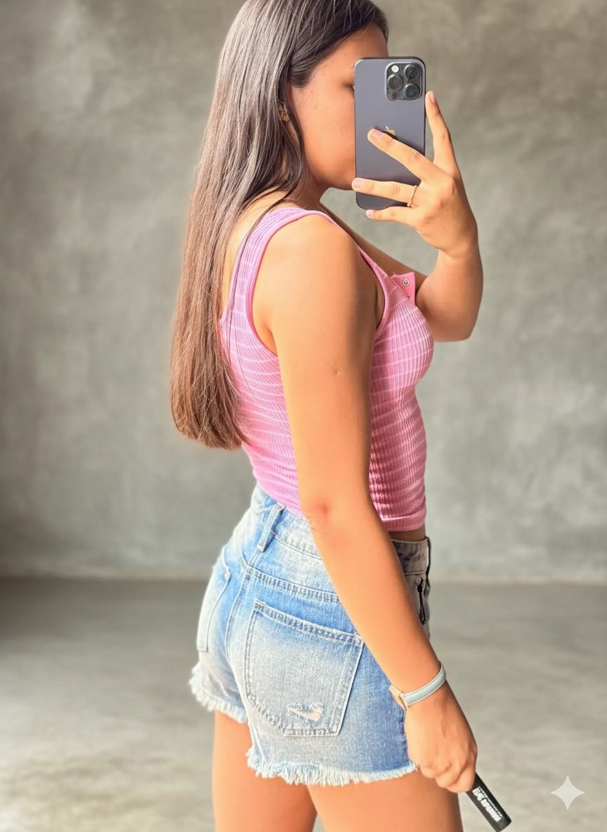 Short Jeans Azul Claro Cintura Media con Desgarre