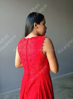 Vestido rojo calado.